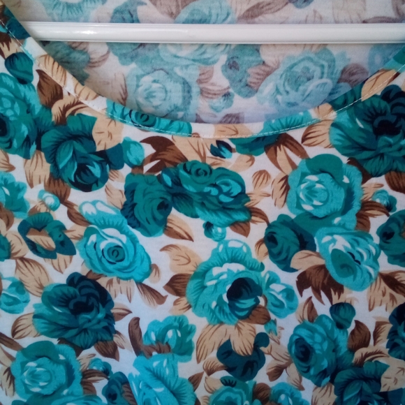 Green Roses - Picture 2 of 8